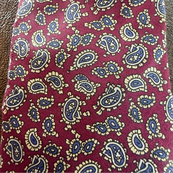 Buckingham Men's Red Paisley Dress Tie Made in USA - Picture 3 of 8